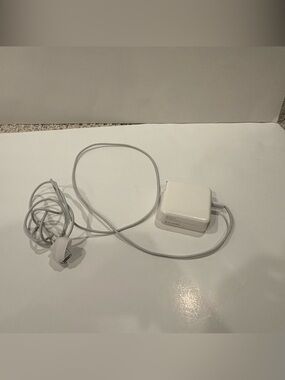 Apple 140W USB C Charger